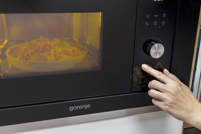 OVEN XY820Z BM201AG1BG GOR